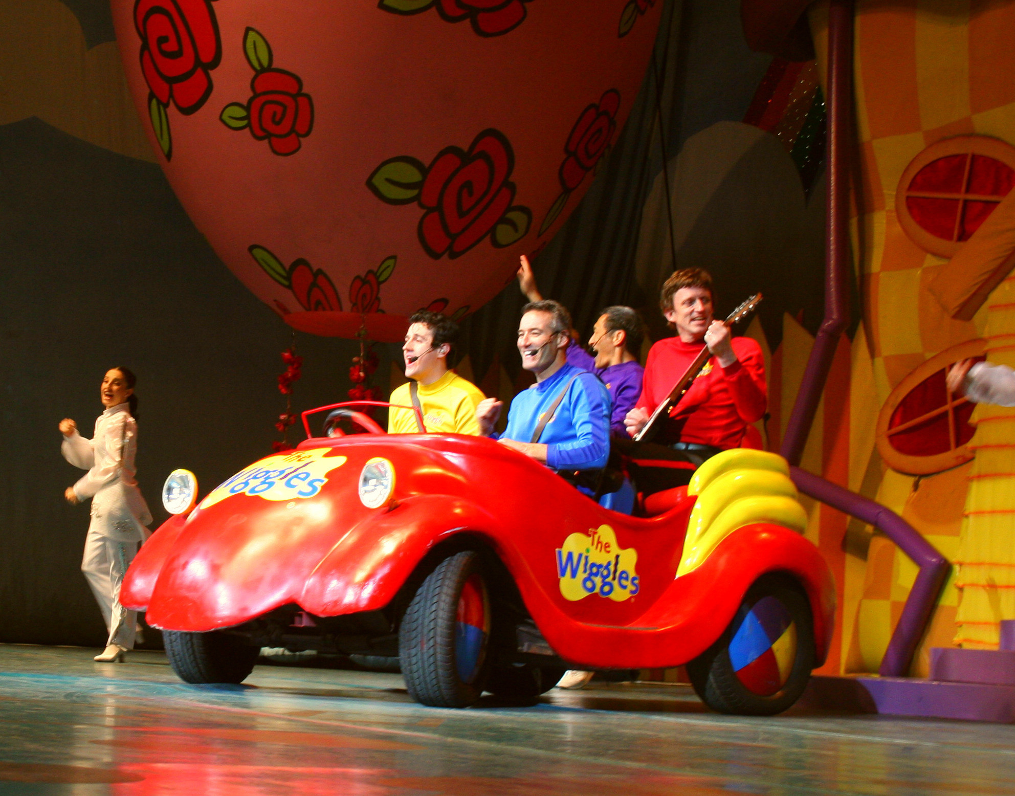 the wiggles big red car ball pit