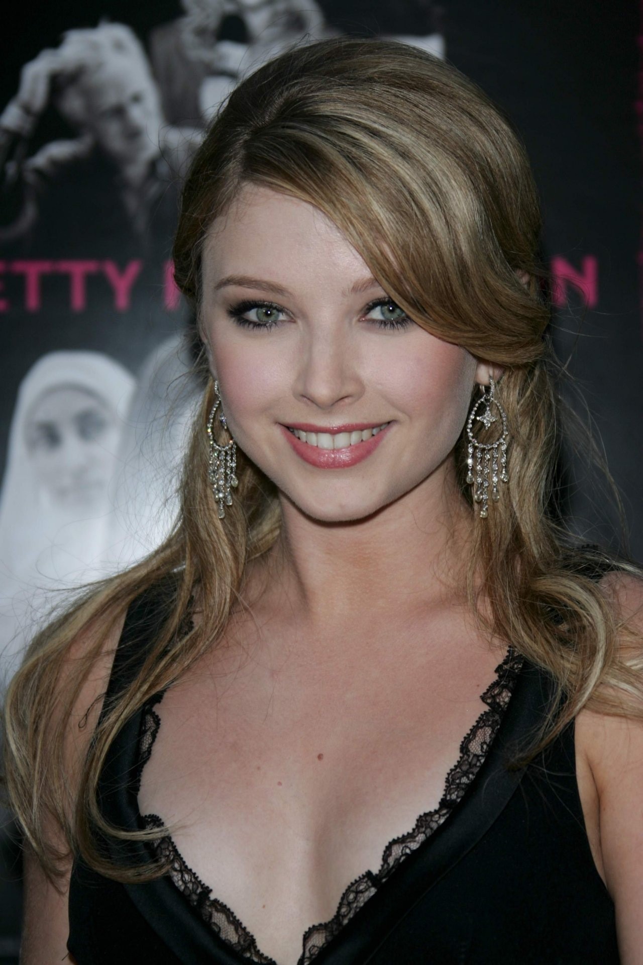 Elisabeth Harnois foot