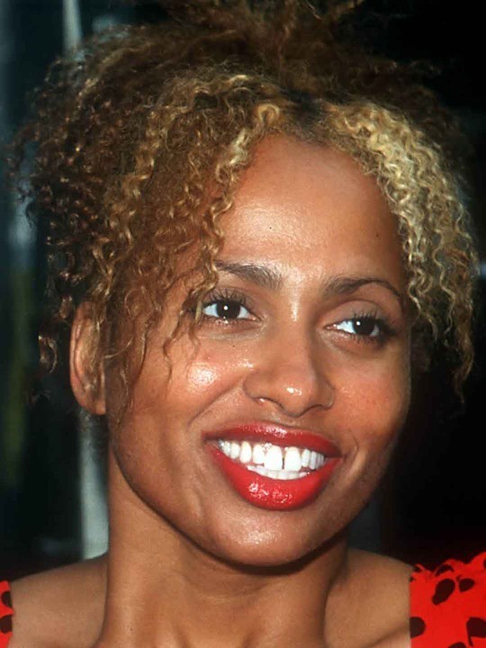 Lisa Nicole Carson Filmek, képek, díjak Személyiség adatlap Mafab.hu