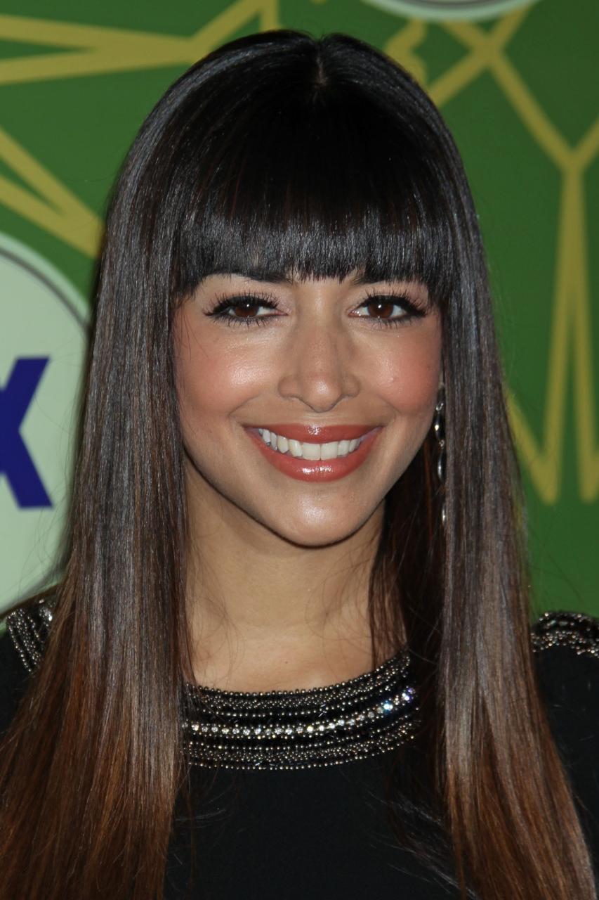 Hannah Simone Pics