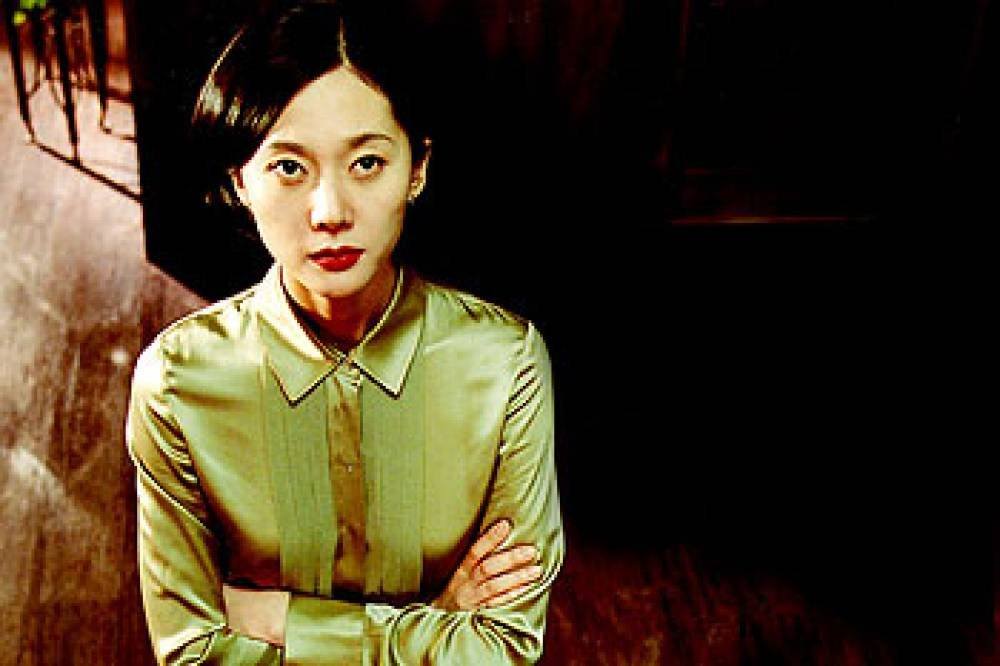 История двух кумиров. A Tale of two sisters” (Kim Jee-Woon, 2003). Две истории.